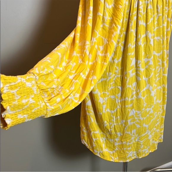 3X (24W-26W) Sunny Yellow Rayon Long Sleeve Blouse - with Smocked Cuffs - New! - Picture 7 of 13